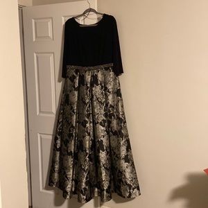 Alex evenings gown, size 16w. 3/4 length sleeve, full length